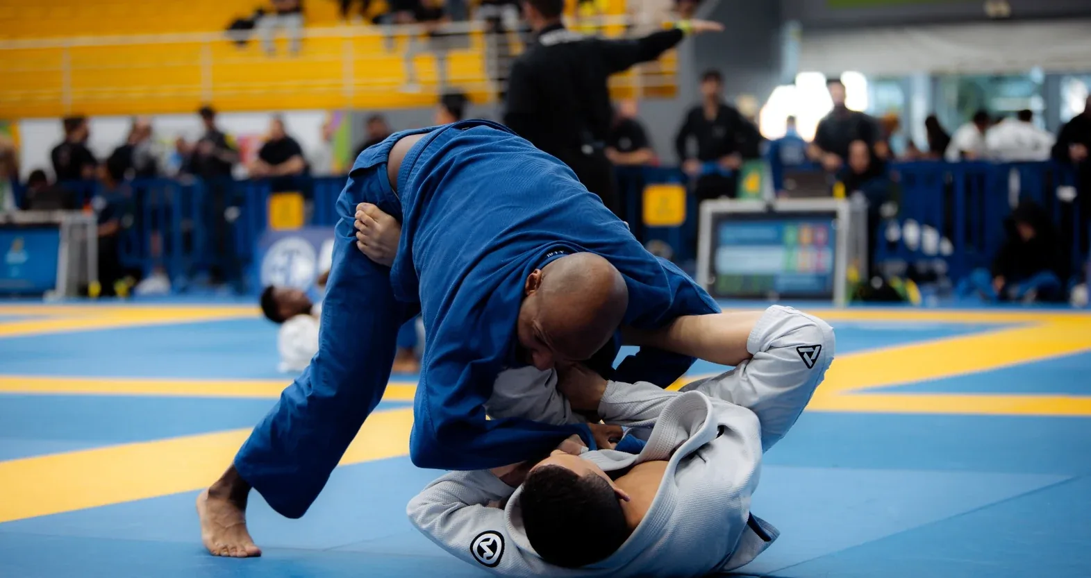 Atletas da Fratres Jiu-Jitsu em competição